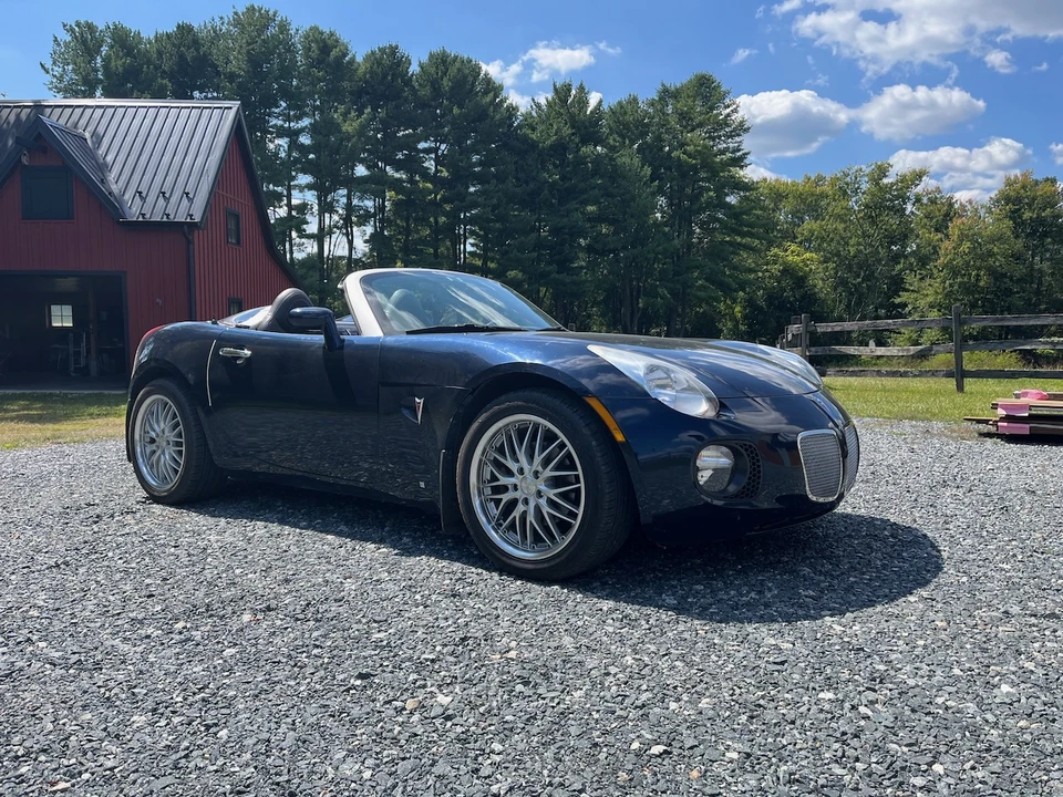 2007 Pontiac Solstice GXP - Image 2 of 31