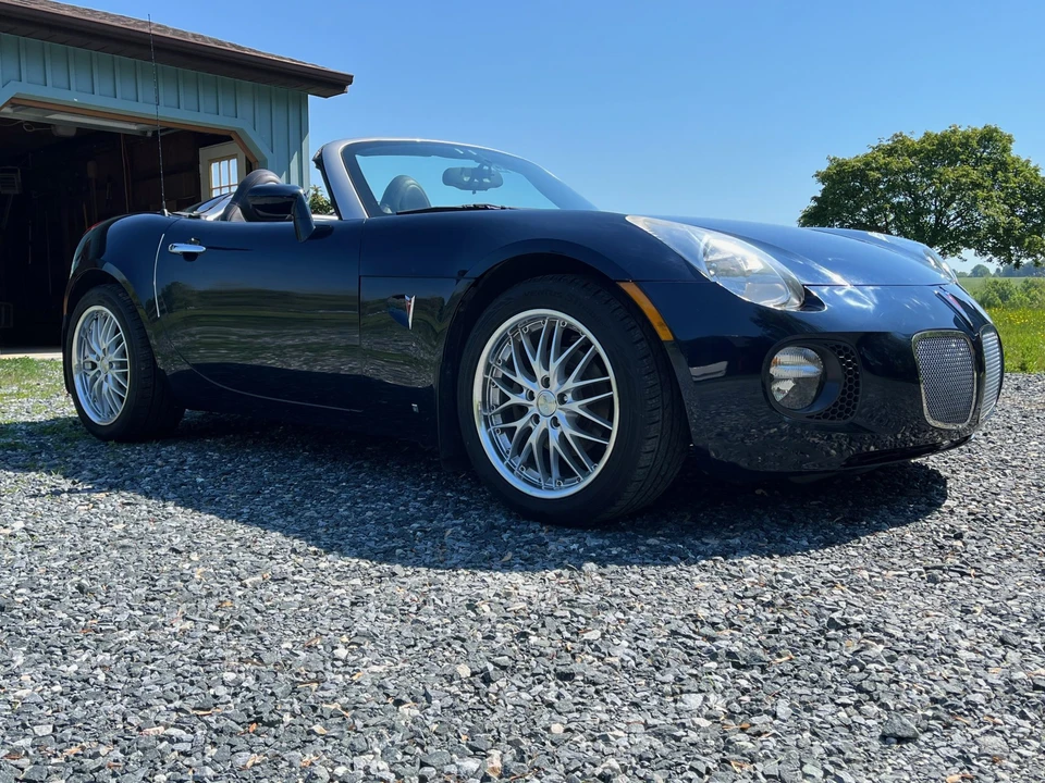 2007 Pontiac Solstice GXP - Image 14 of 31