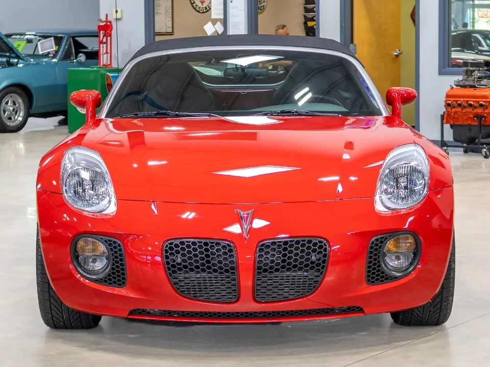 2007 Pontiac Solstice GXP - Image 2 of 31