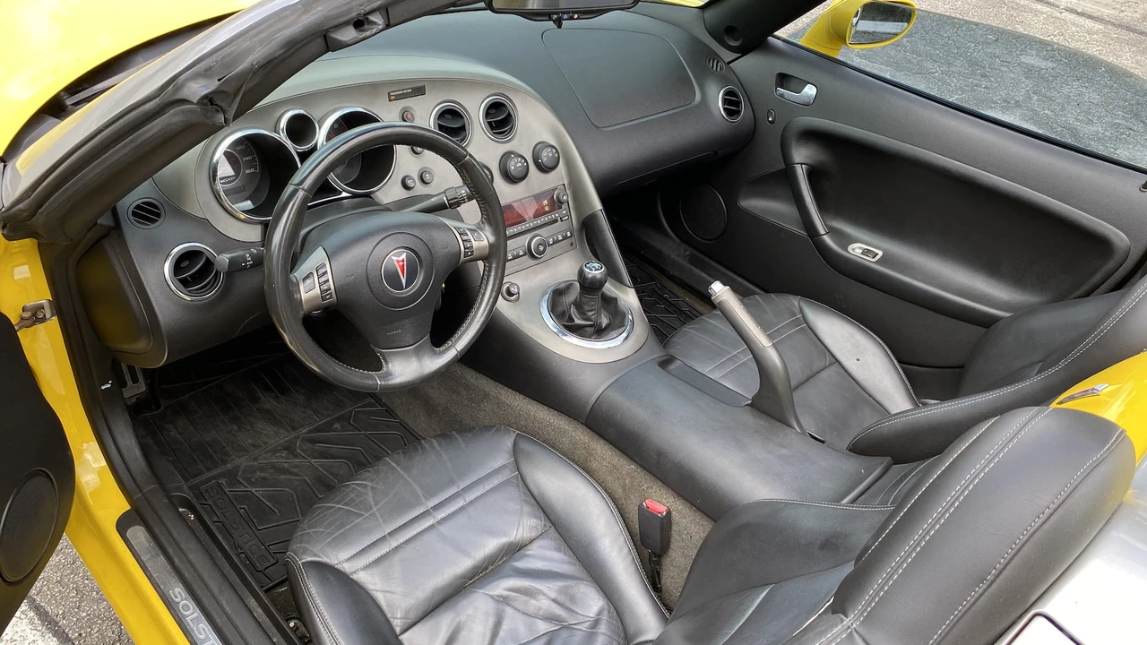 2007 Pontiac Solstice GXP - Image 2 of 4