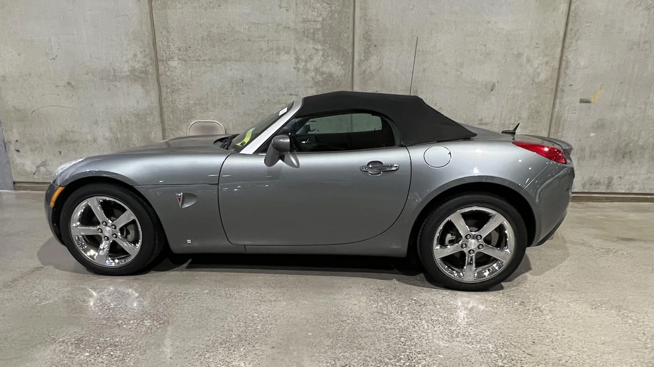 2007 Pontiac Solstice GXP - Image 2 of 6