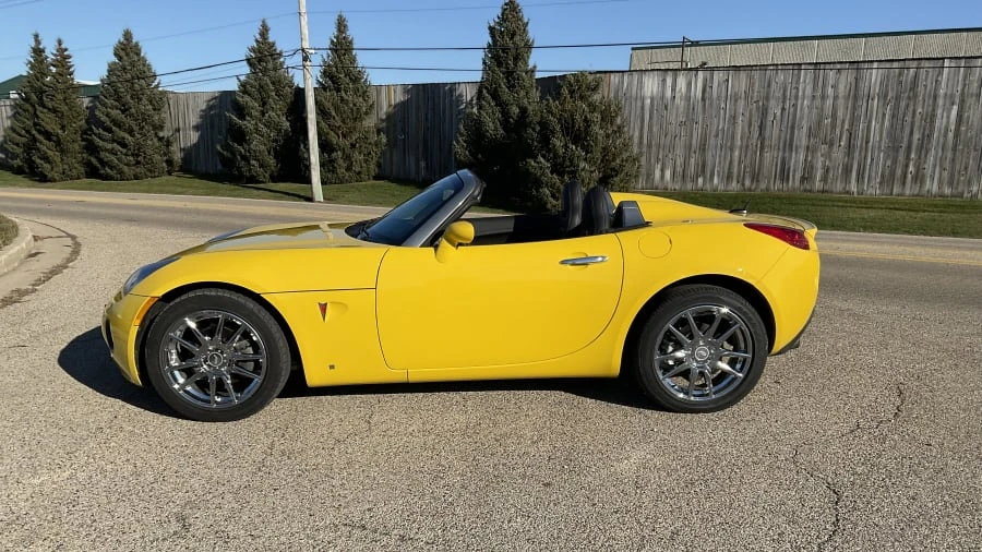 2007 Pontiac Solstice GXP - Image 2 of 13