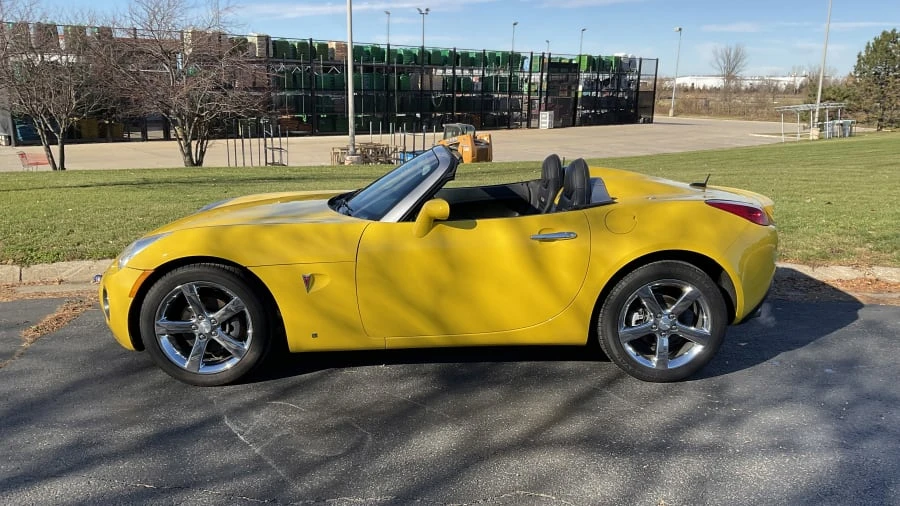2007 Pontiac Solstice GXP - Image 2 of 12