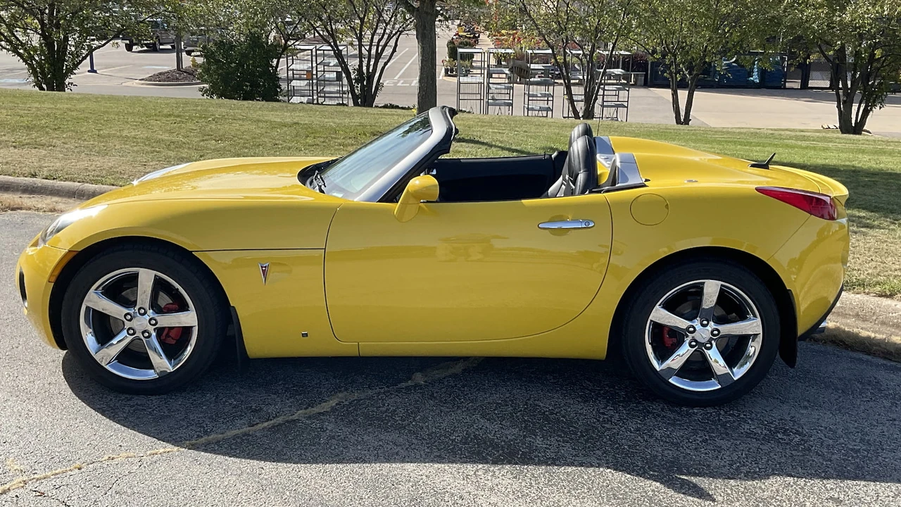 2007 Pontiac Solstice GXP - Image 2 of 13