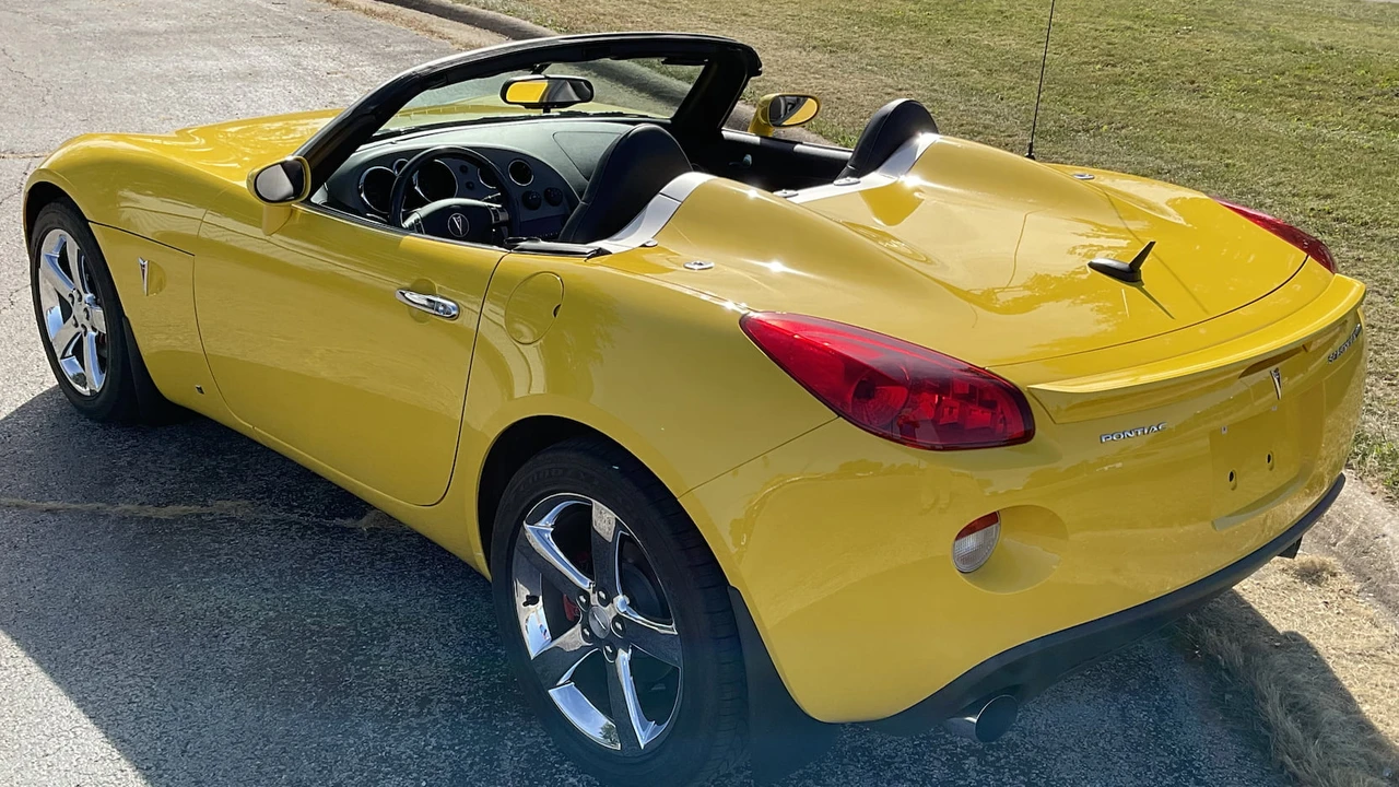 2007 Pontiac Solstice GXP - Image 3 of 13