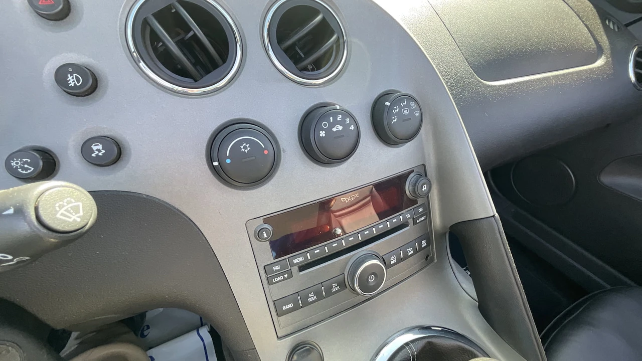 2007 Pontiac Solstice GXP - Image 8 of 13