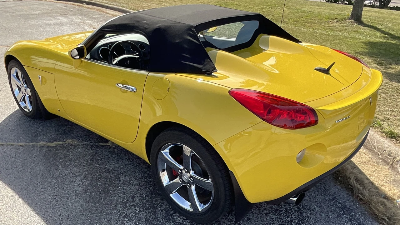 2007 Pontiac Solstice GXP - Image 11 of 13
