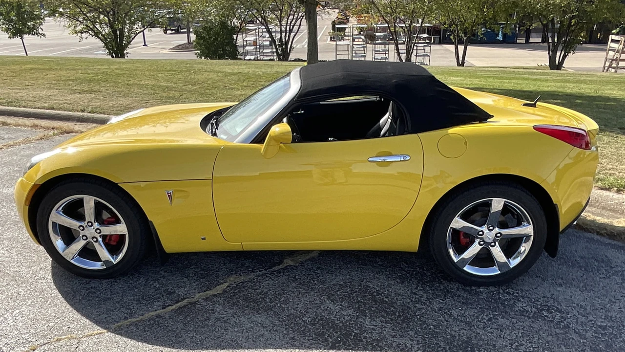 2007 Pontiac Solstice GXP - Image 12 of 13