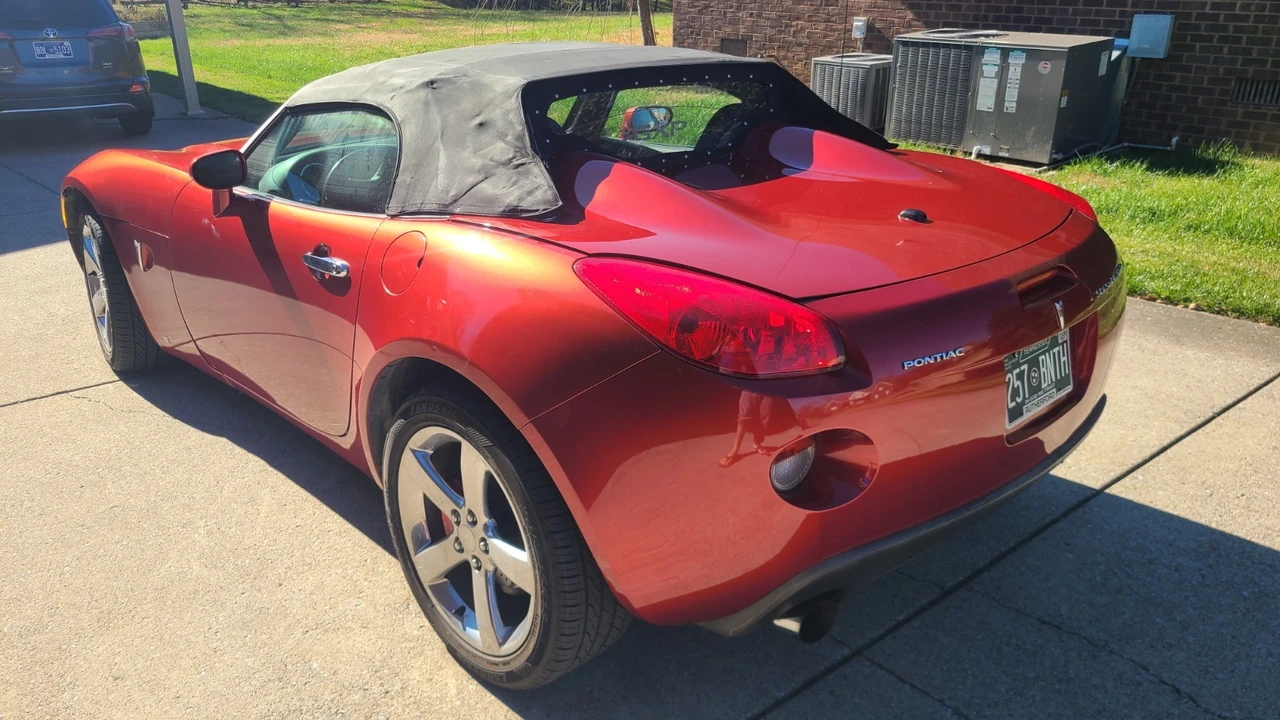 2007 Pontiac Solstice GXP - Image 10 of 21