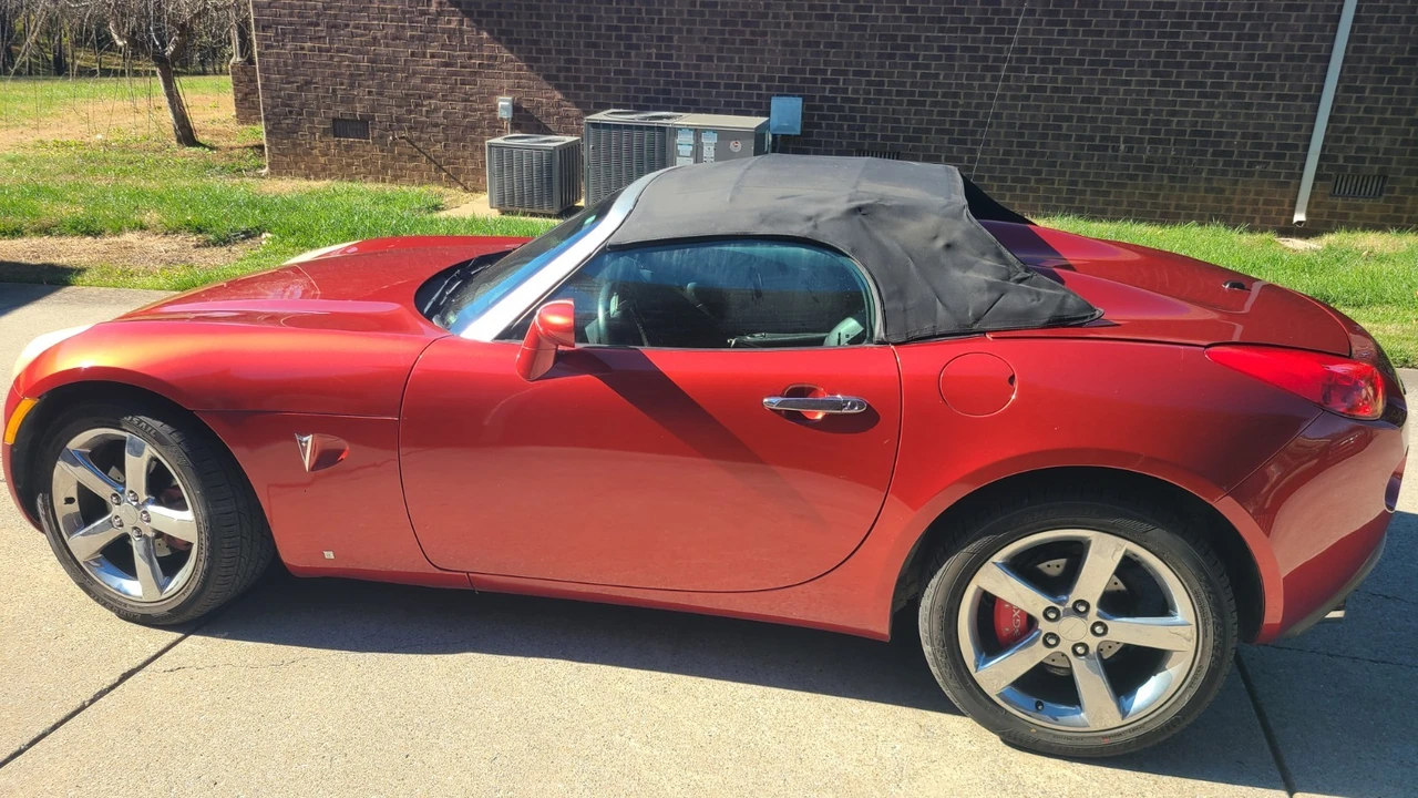 2007 Pontiac Solstice GXP - Image 11 of 21