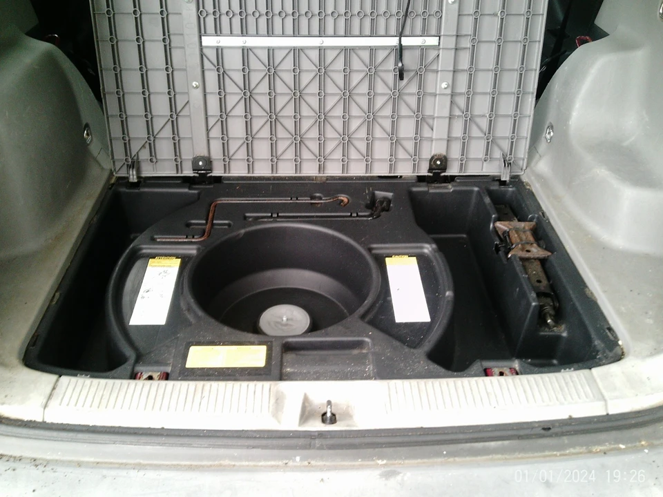 2007 Pontiac Vibe - Image 10 of 20