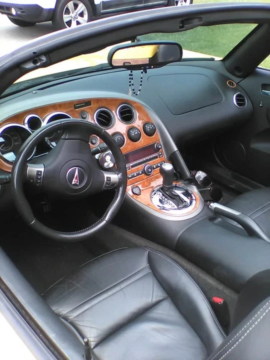 2007 Pontiac Solstice GXP - Image 2 of 4