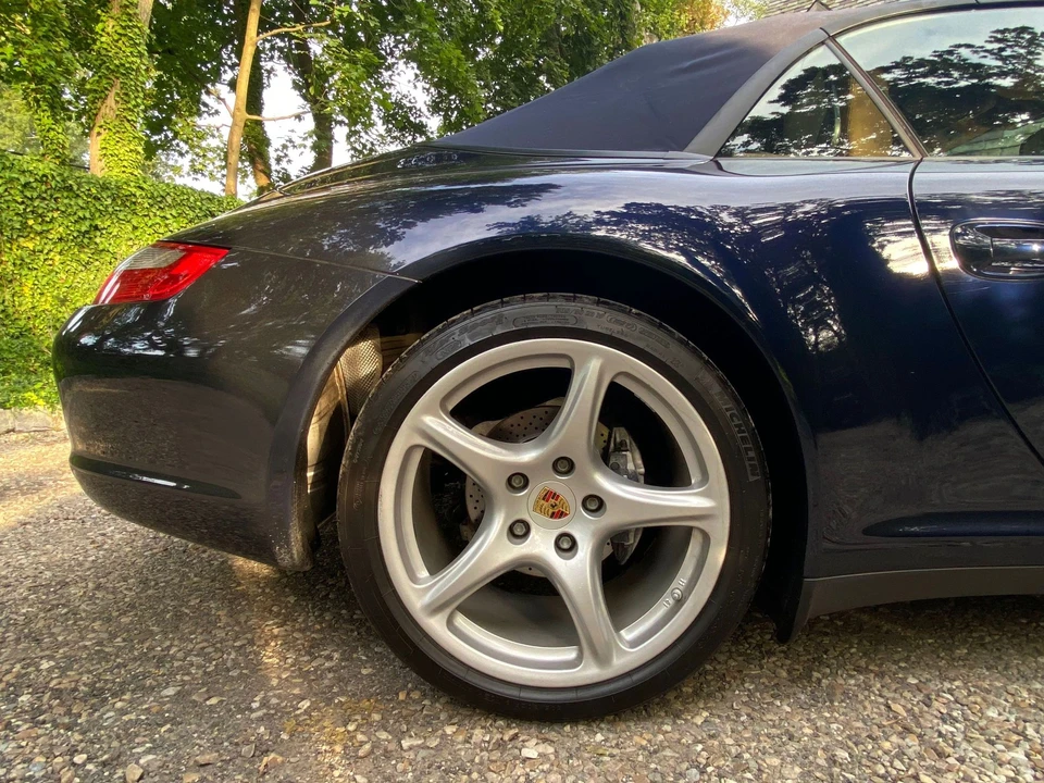 2007 Porsche 997 Carrera 4 - Image 15 of 31