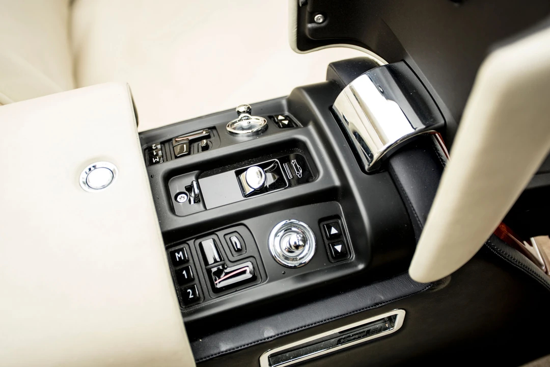 2007 Rolls-Royce Phantom VII - Image 8 of 17