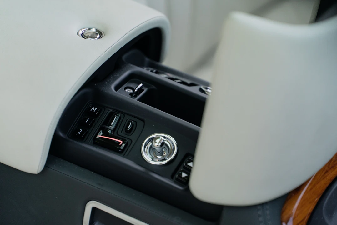 2007 Rolls-Royce Phantom VII - Image 17 of 31