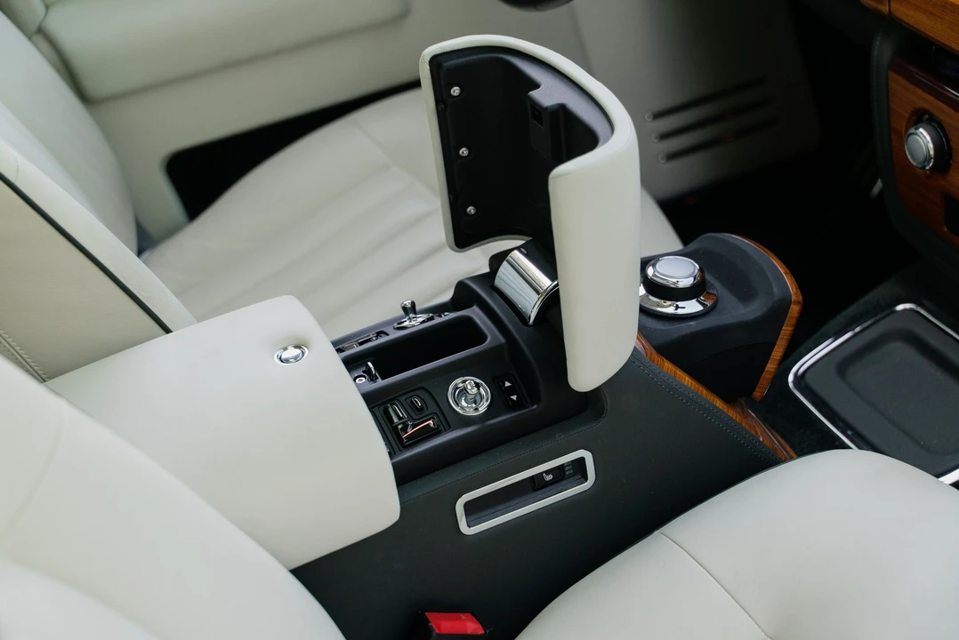 2007 Rolls-Royce Phantom VII - Image 19 of 31