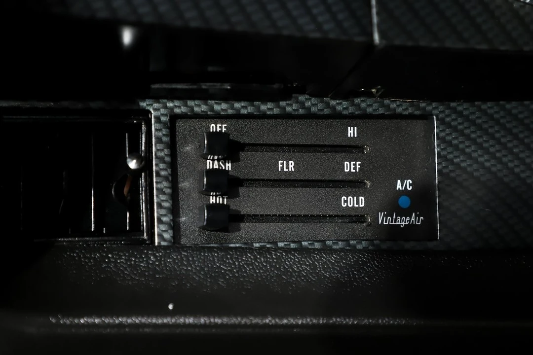 2007 Dodge Challenger - Image 25 of 31