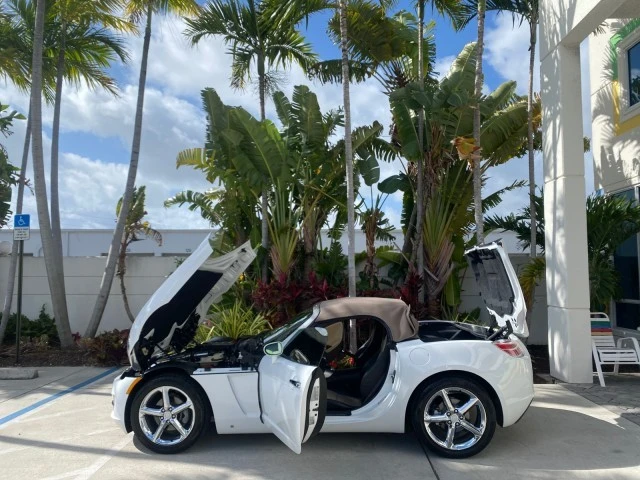 2007 Saturn Sky - Image 9 of 21