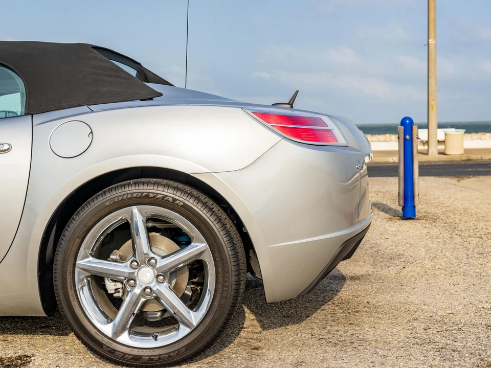 2007 Saturn Sky - Image 25 of 31