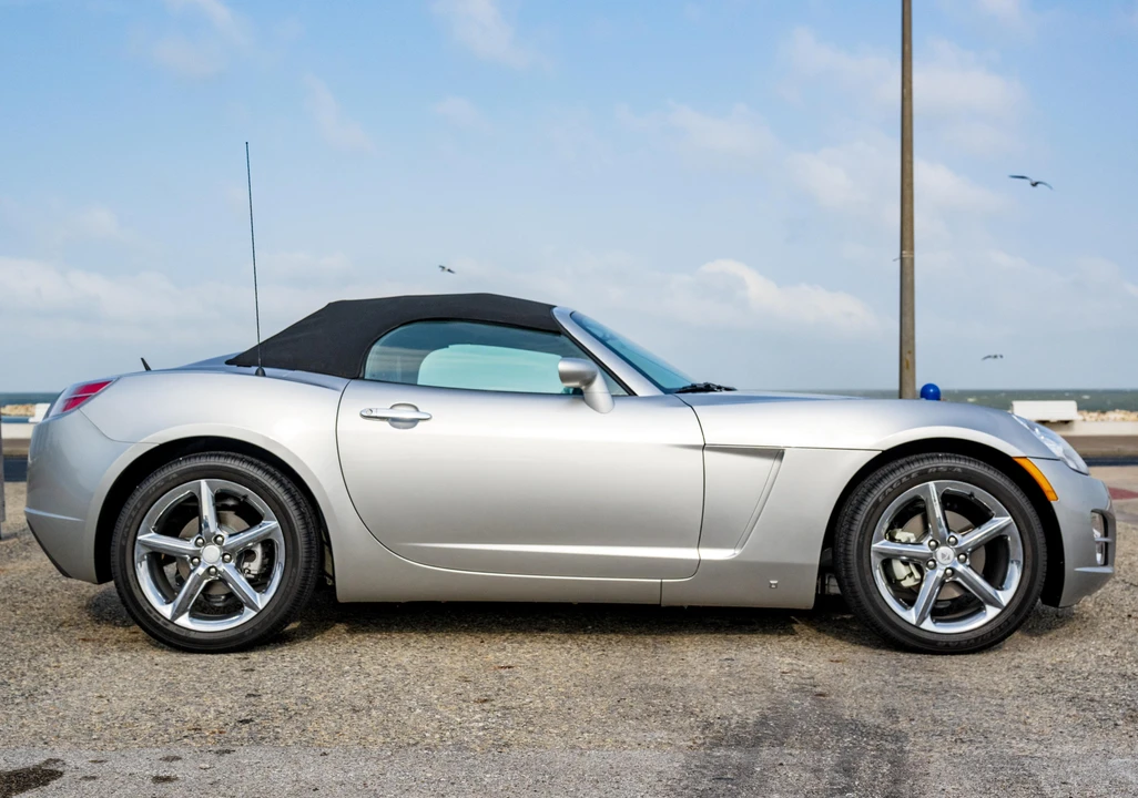 2007 Saturn Sky - Image 11 of 31