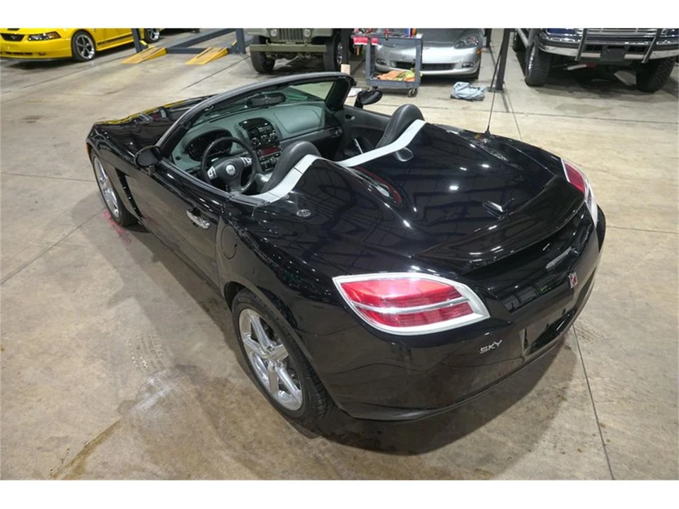 2007 Saturn Sky - Image 16 of 31