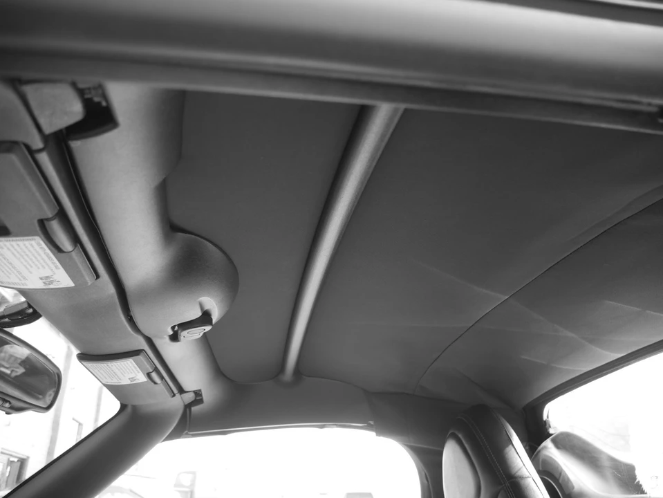2007 Saturn Sky - Image 19 of 21