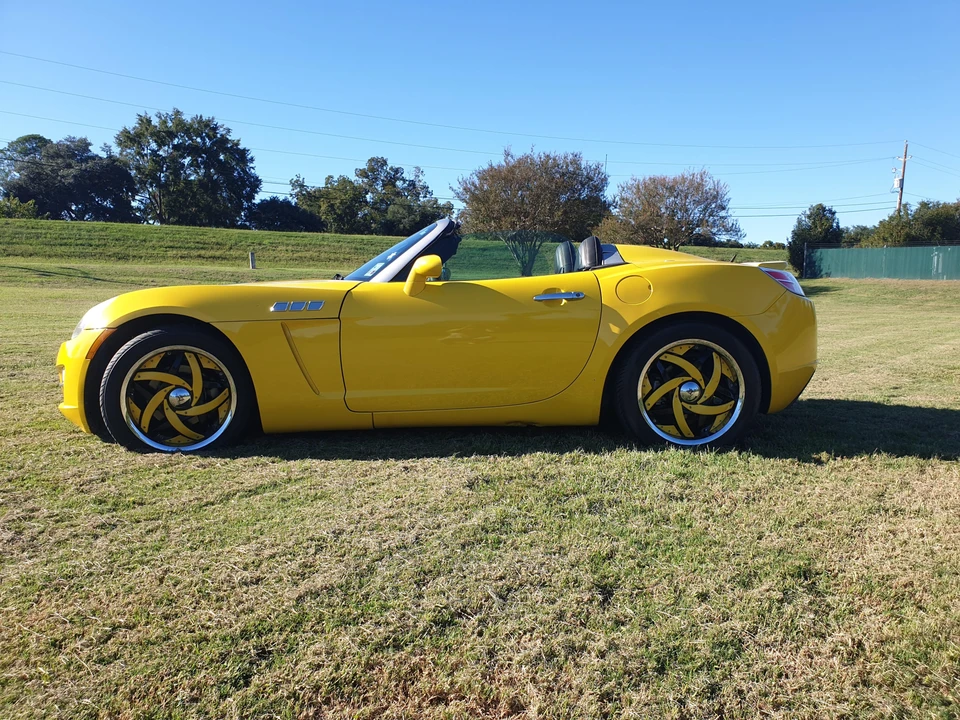 2007 Saturn Sky - Image 10 of 31