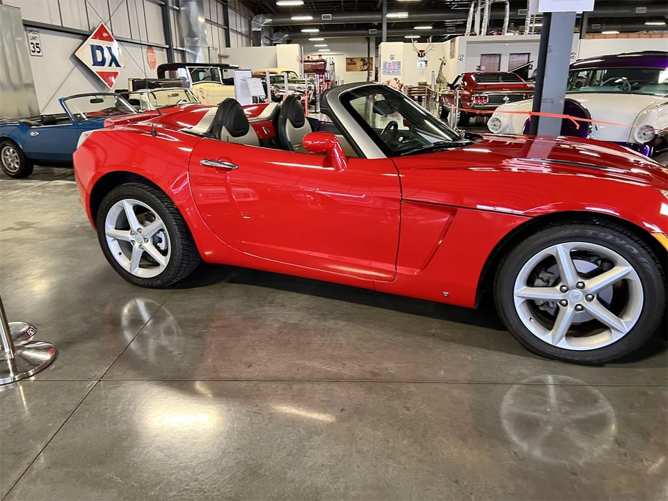 2007 Saturn Sky - Image 15 of 29