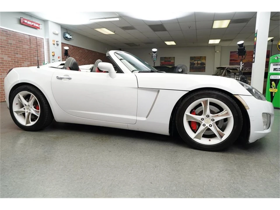 2007 Saturn Sky - Image 13 of 31