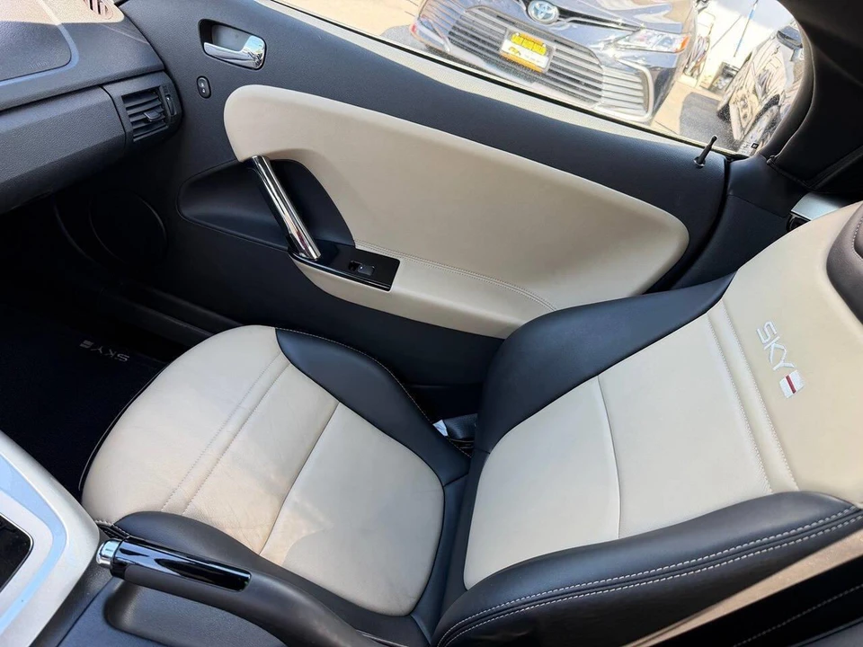 2007 Saturn Sky - Image 10 of 31