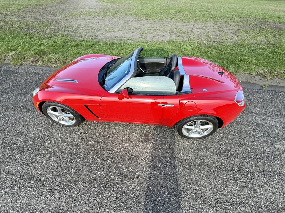 2007 Saturn Sky - Image 13 of 31