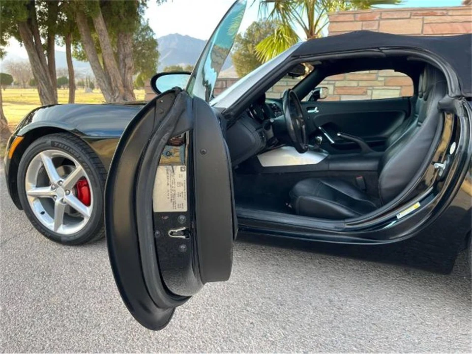 2007 Saturn Sky - Image 15 of 25