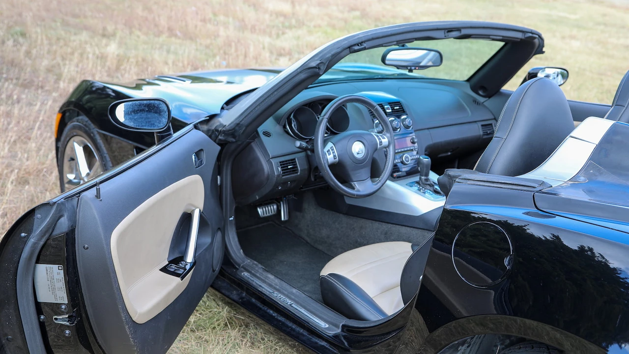 2007 Saturn Sky - Image 4 of 25