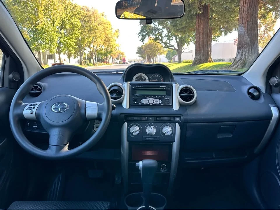 2007 Scion xA - Image 10 of 12