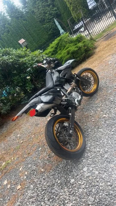 2007 Suzuki Motorcycles - Image 2 of 2