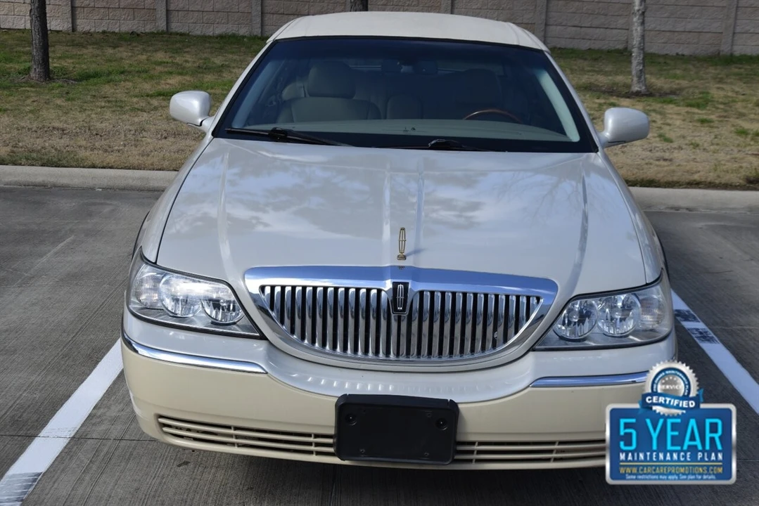 2007 Lincoln Town Car - Image 2 of 4