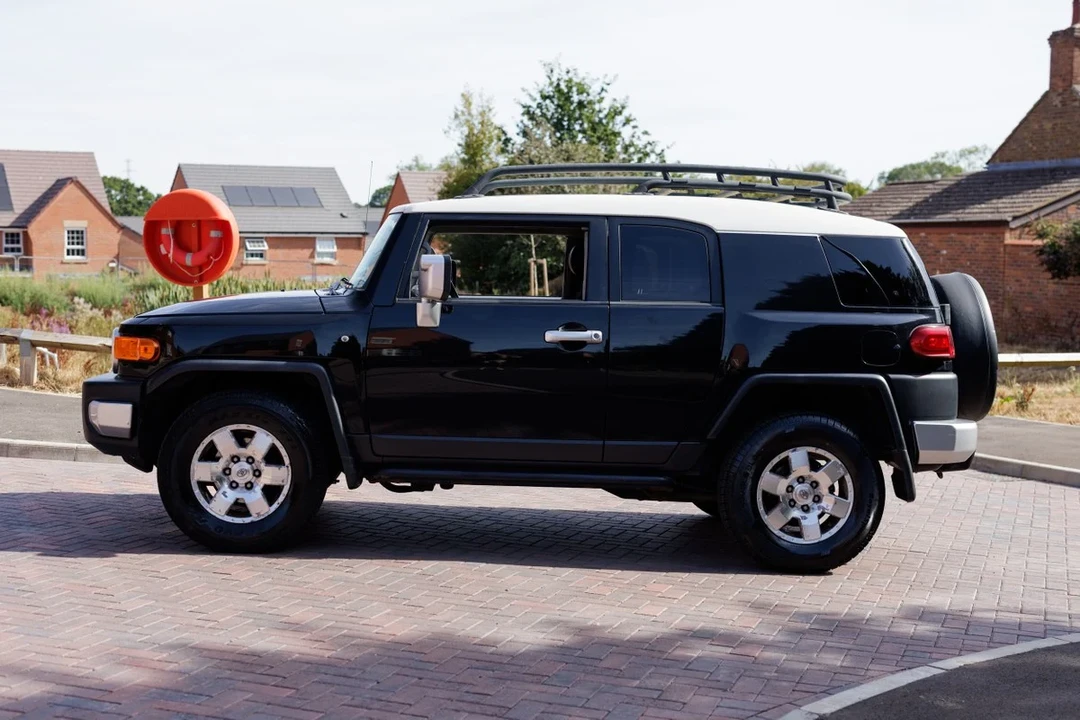 2007 Toyota FJ Cruiser - Image 10 of 30