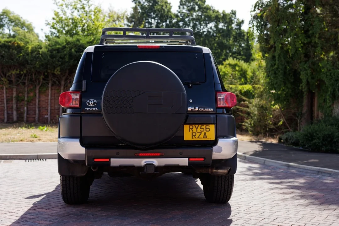 2007 Toyota FJ Cruiser - Image 15 of 30