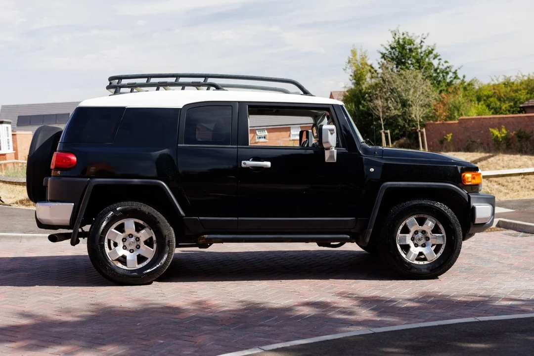 2007 Toyota FJ Cruiser - Image 19 of 30