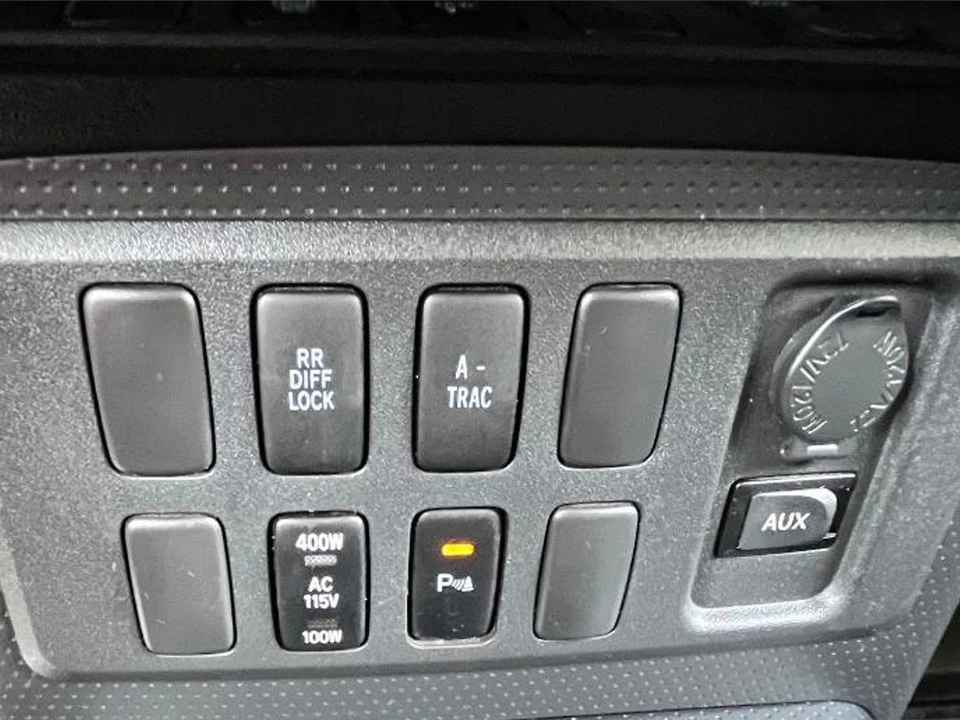 2007 Toyota FJ Cruiser - Image 30 of 31