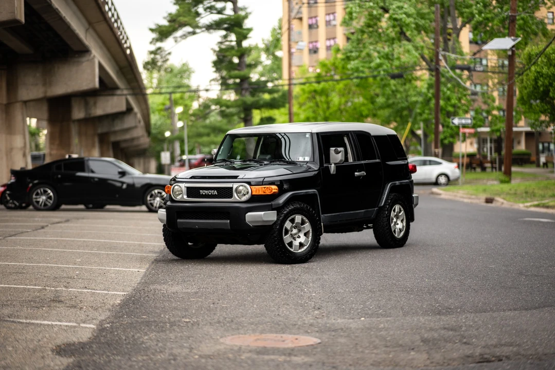 2007 Toyota FJ Cruiser - Image 2 of 31