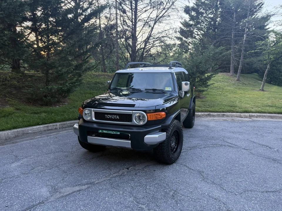 2007 Toyota FJ Cruiser - Image 2 of 31