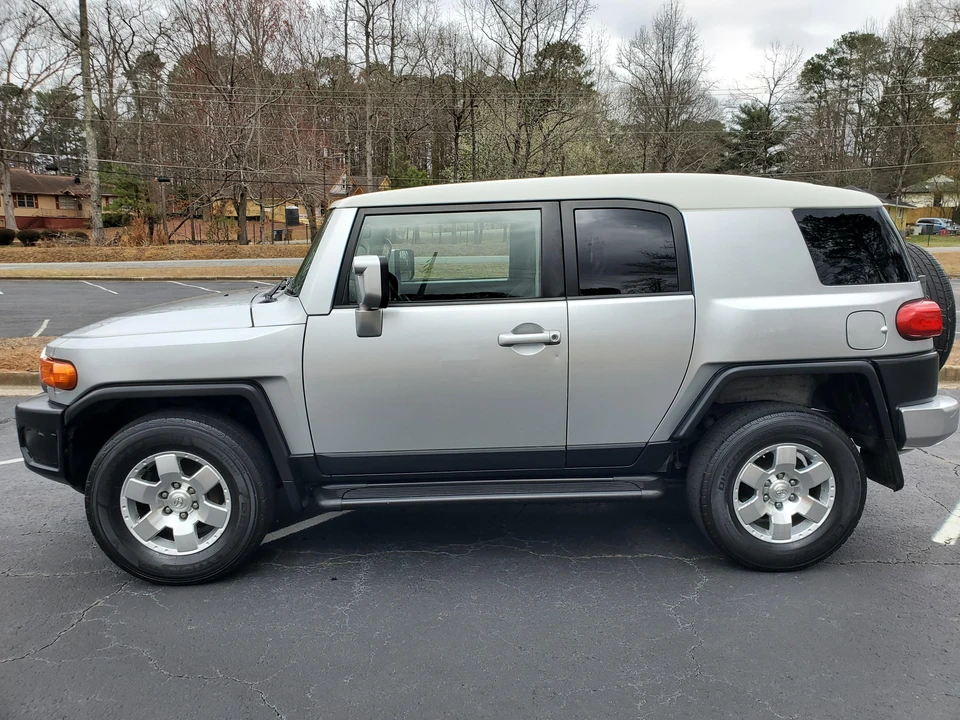 2007 Toyota FJ Cruiser - Image 8 of 31