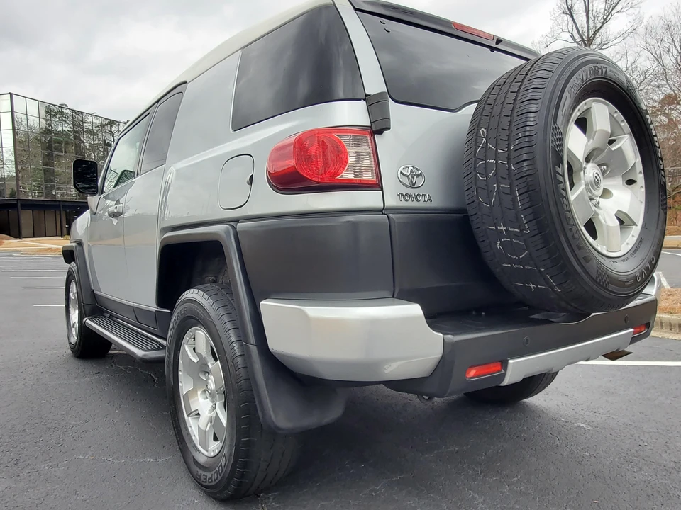 2007 Toyota FJ Cruiser - Image 10 of 31
