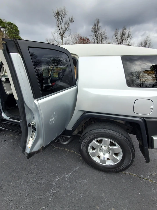 2007 Toyota FJ Cruiser - Image 19 of 31