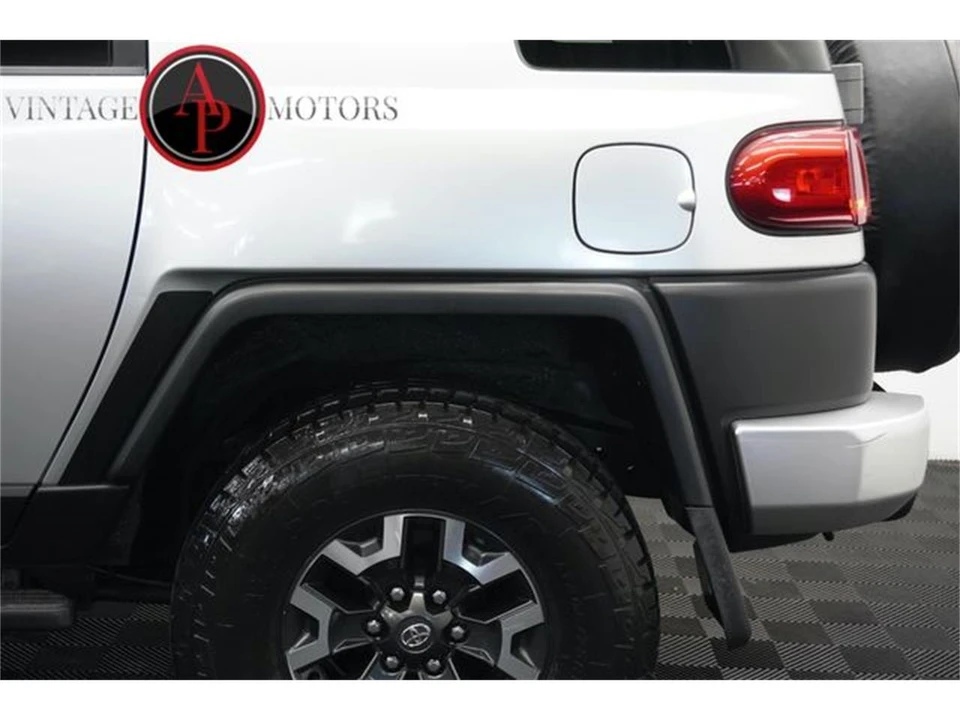2007 Toyota FJ Cruiser - Image 13 of 31