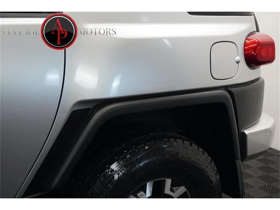 2007 Toyota FJ Cruiser - Image 10 of 31