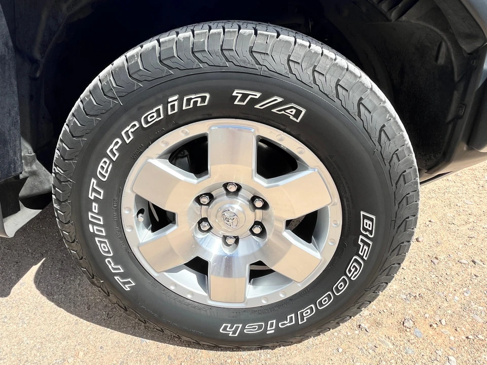 2007 Toyota FJ Cruiser - Image 24 of 31