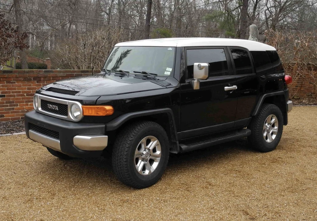 2007 Toyota FJ Cruiser - Image 2 of 10
