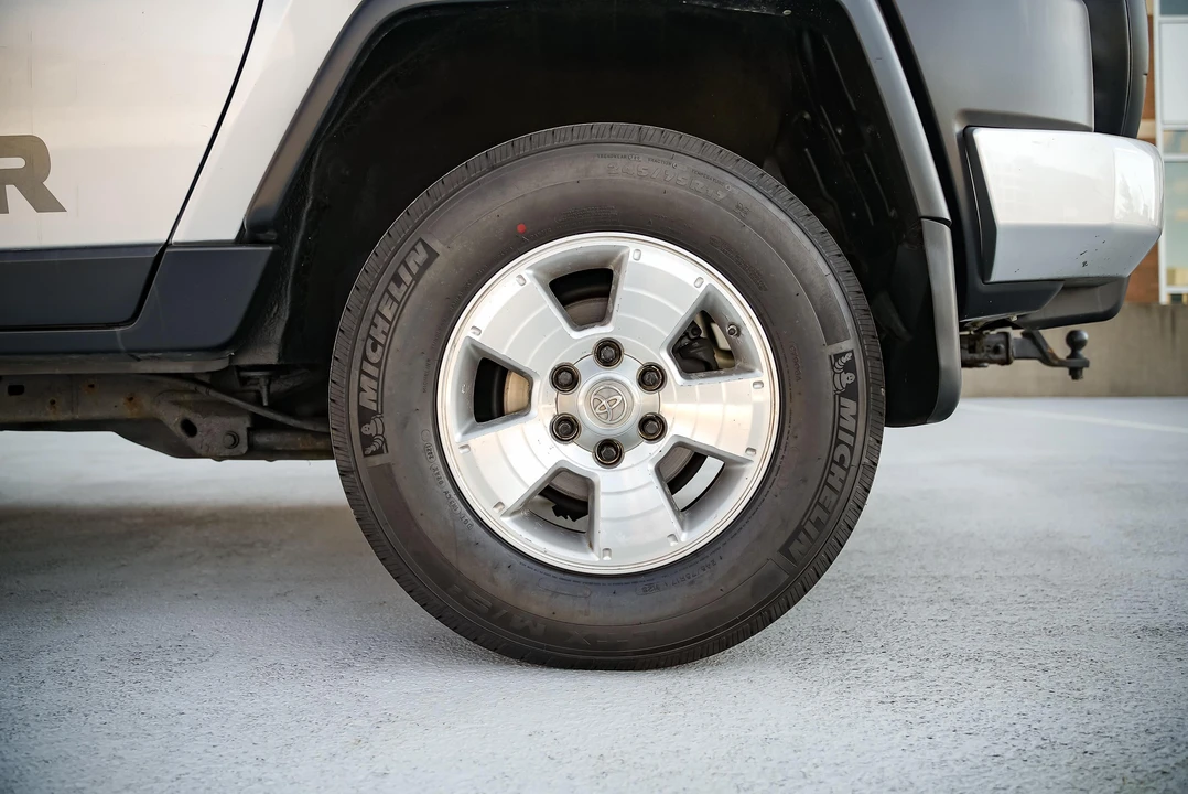 2007 Toyota FJ Cruiser - Image 27 of 31